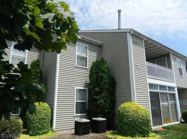 Side view - 3031 Poplar Creek Dr SE