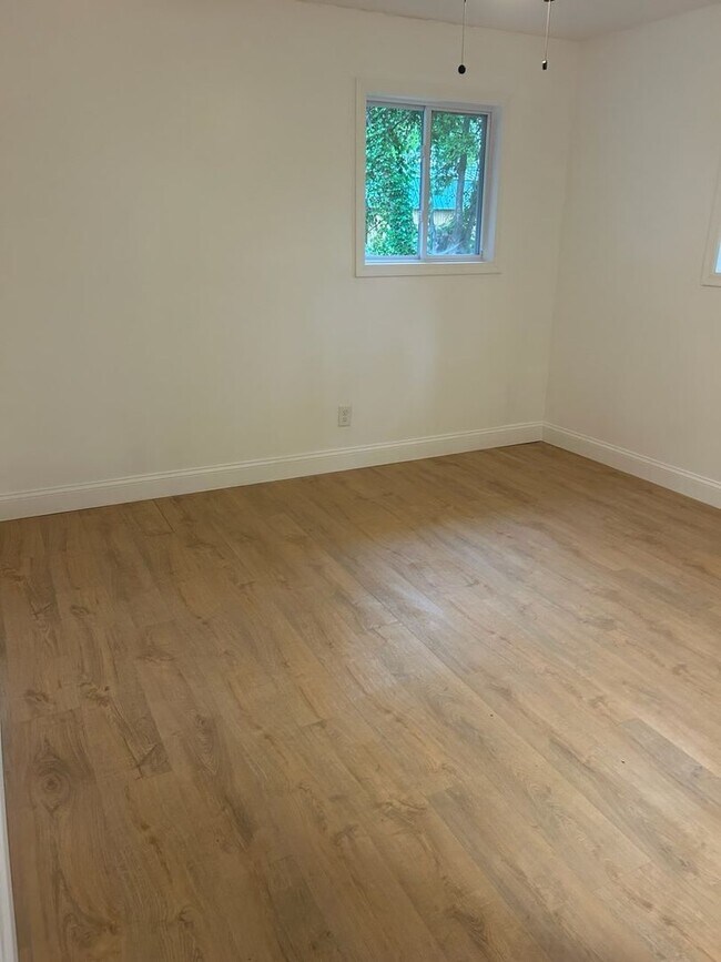 Building Photo - Charming Chattanooga Home Conveniently Located Near Downtown
