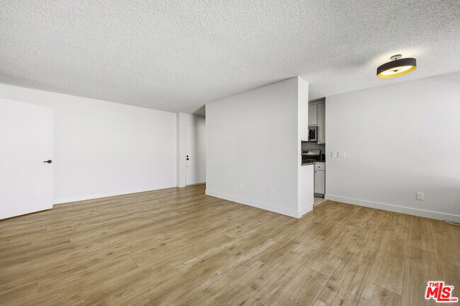 Building Photo - 1352 S Carmelina Ave