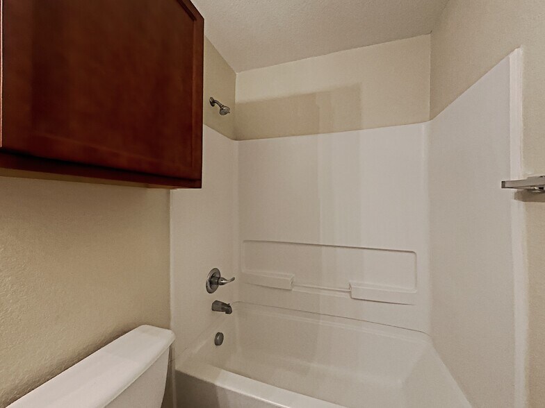 Building Photo - 7215 Geranium Path