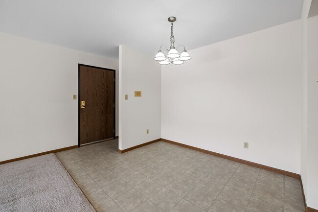 Building Photo - Upper 2 Bedroom 1.5 Bathroom Apartment  Available