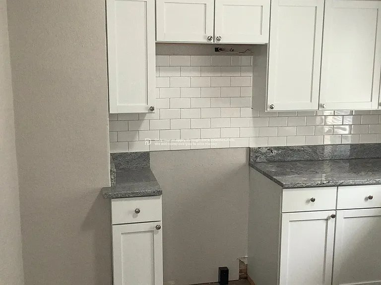 Building Photo - 625 Freeman Ave