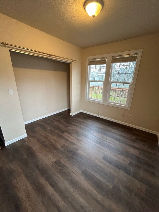 Building Photo - Just Renovated 3 Bed, 2 Bath Home in Sheridan