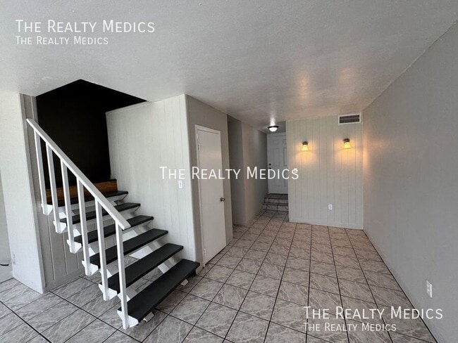 Building Photo - 1010 N Fiske Blvd