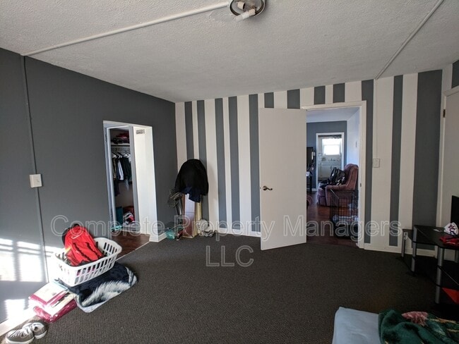 Building Photo - 213 E Main St