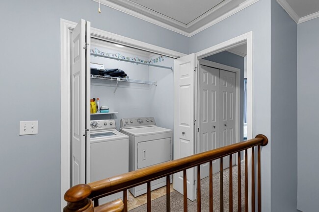 Building Photo - Beautiful End Unit Townhome in Weatherhill Farms