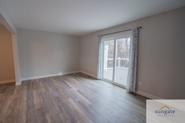 Building Photo - 5 Grandee Ct