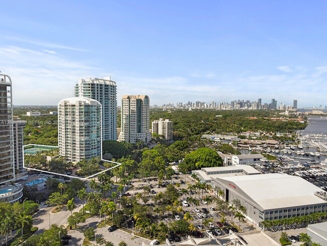 Building Photo - 2645 S Bayshore Dr