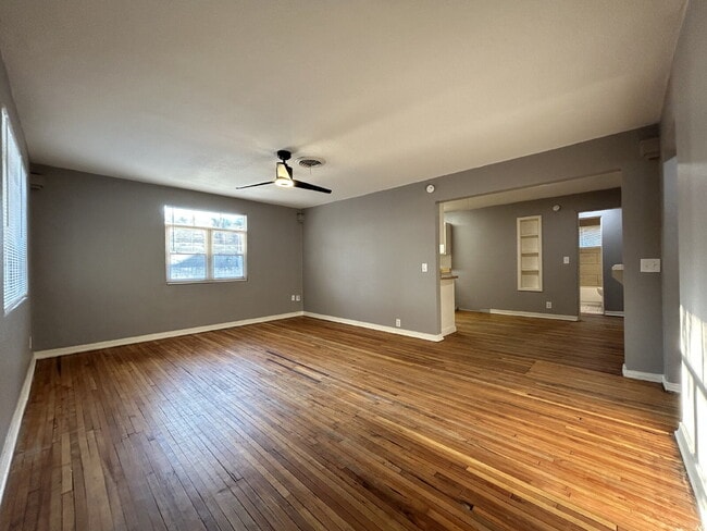 Building Photo - 6 Month Lease Special at $950/Month!