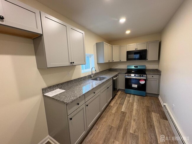 Building Photo - 786 S Main St