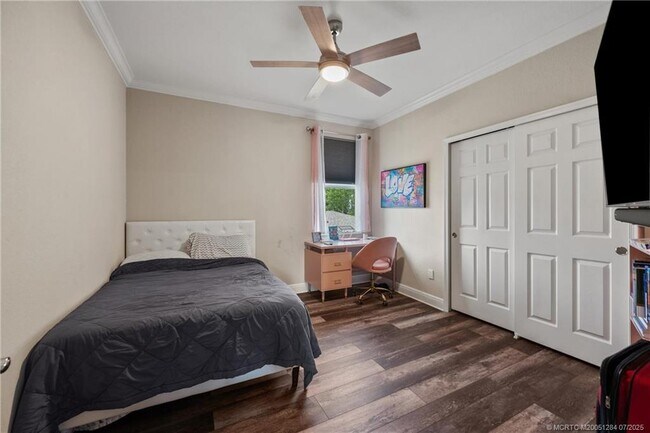 Building Photo - 1813 NW Cataluna Cir