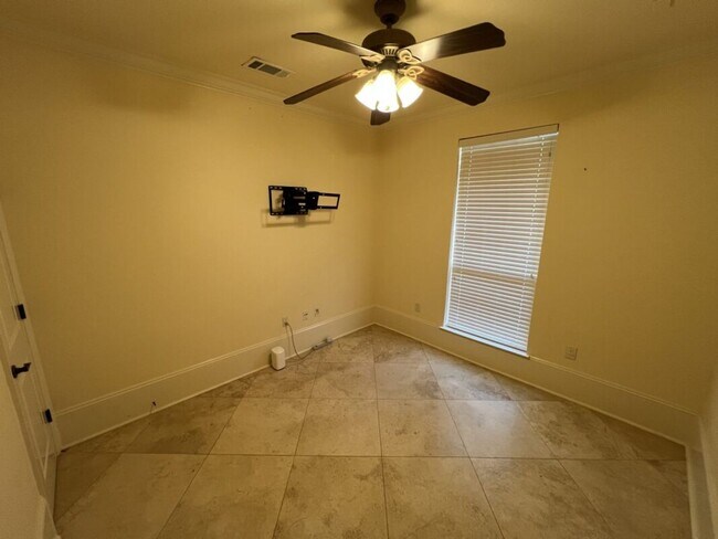 Building Photo - Elegant Two-Story Home with Outdoor Kitchen in Desirable Shadows Lake