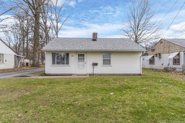 Building Photo - 368 Erskine Ave