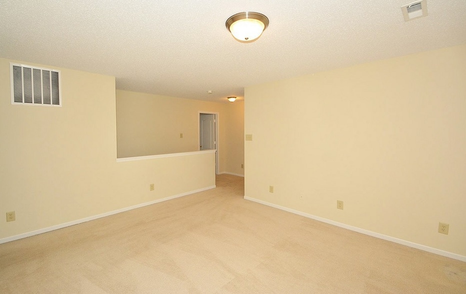 Building Photo - 15282 Beam St