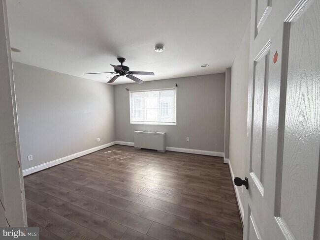 Building Photo - 1005 Chillum Rd