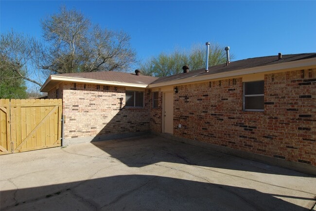 Building Photo - 4710 Pine St