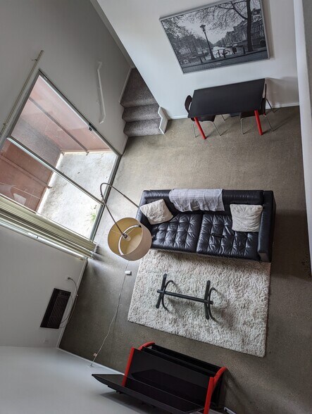 Building Photo - 948 G St