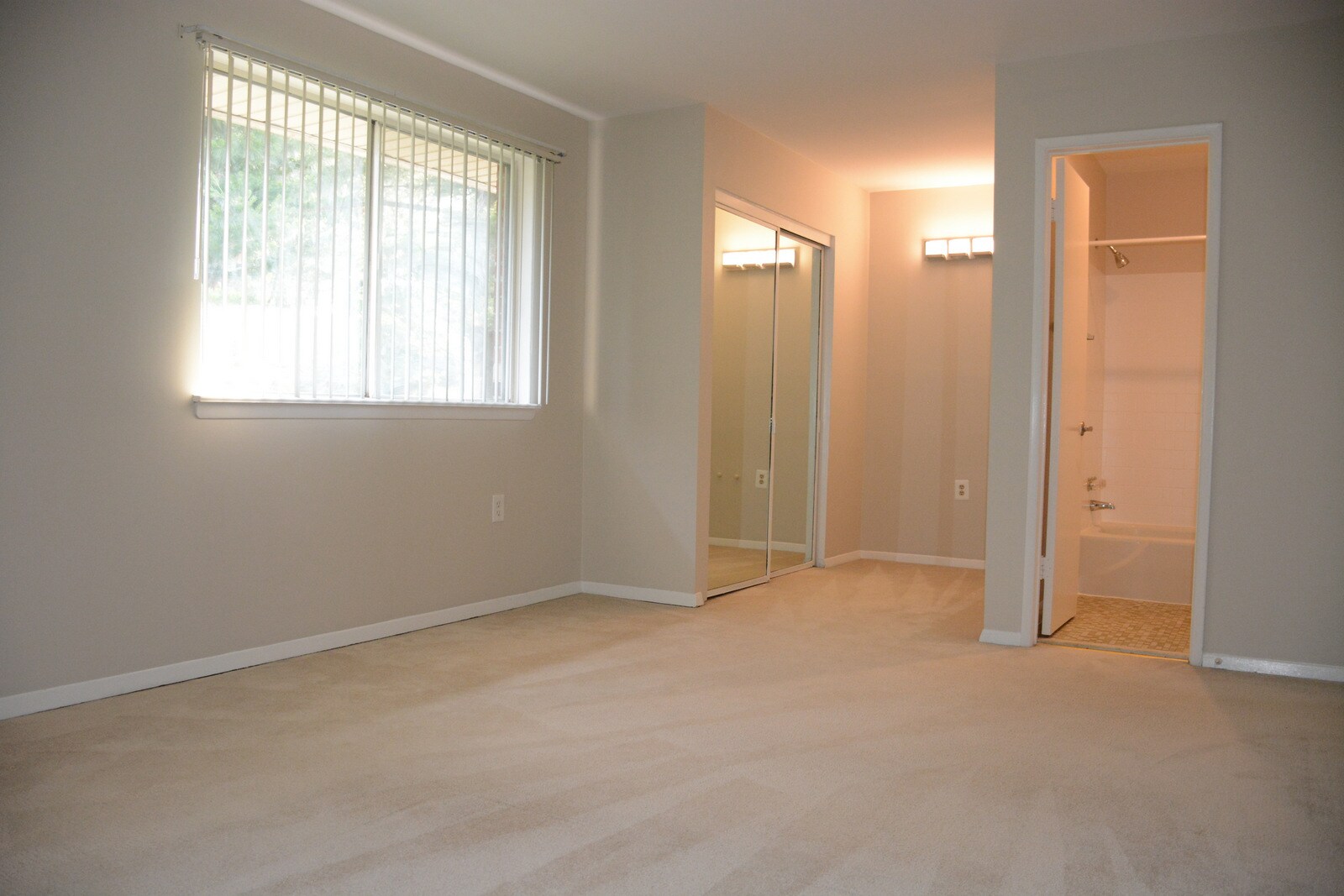 Building Photo - 217 Victor Pkwy Unit F