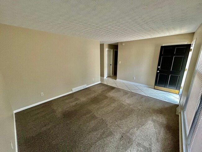 Building Photo - Move in now and pay NO RENT for the rest o...