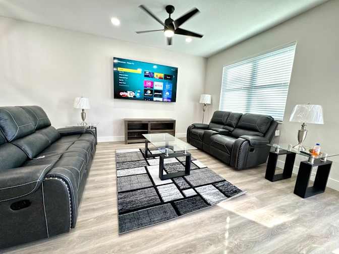 Building Photo - 550 Battle Ave