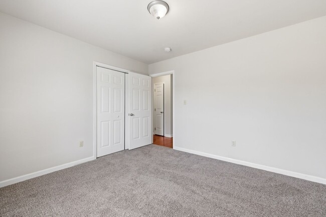 Building Photo - 104 Brijidan Ln