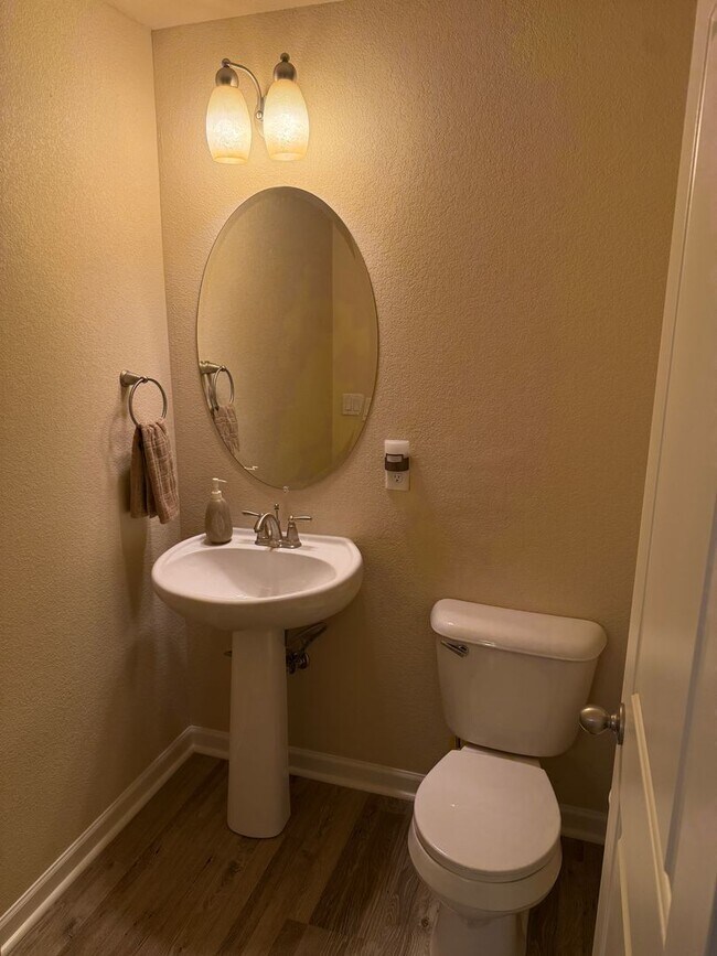 Building Photo - Updated 2 bedroom in West Arvada - Boyd Ponds