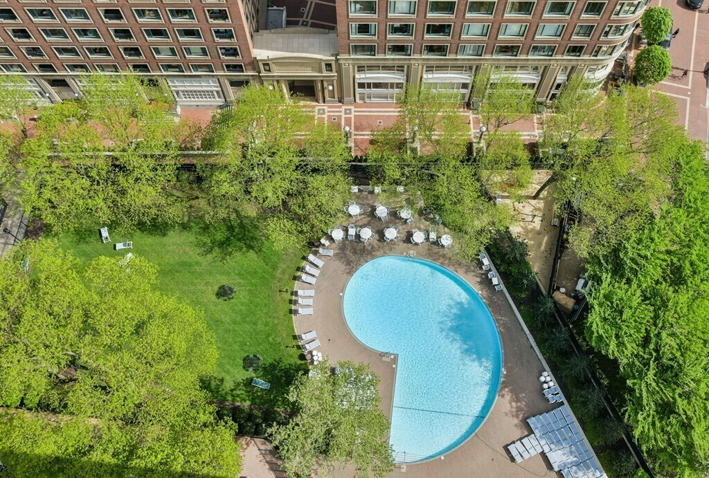 Swimming Pool - 85 E India Row