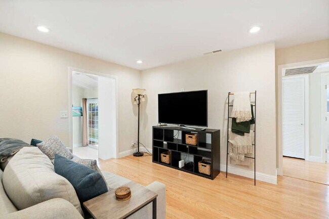 Building Photo - 4311 Cabrillo Way
