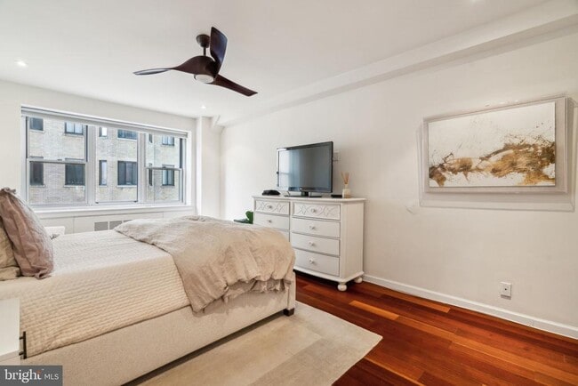 Building Photo - 220 W Rittenhouse Square