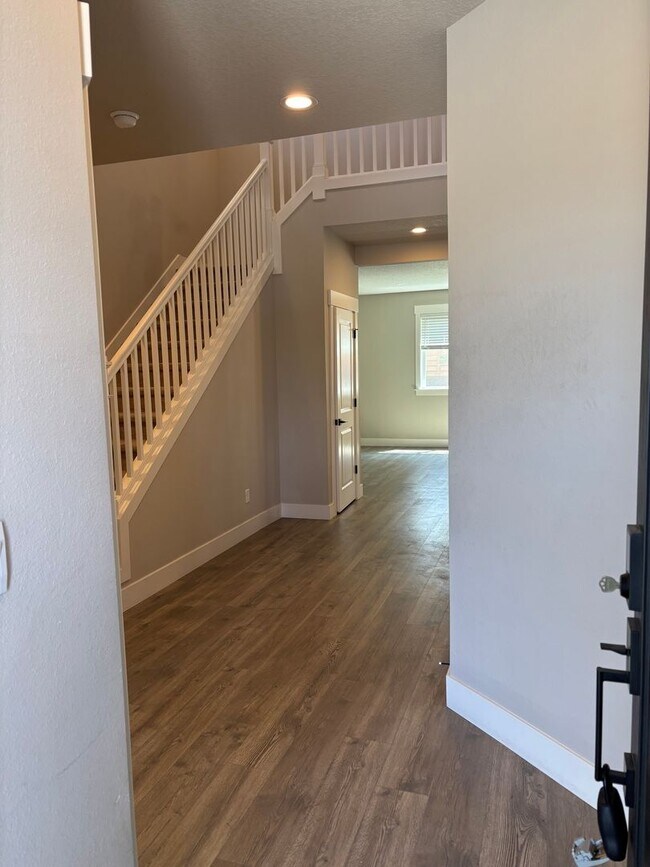 Building Photo - Home on Bend's Westside!