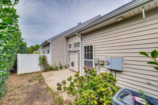 Building Photo - "Charming 3-Bedroom Retreat in Fort Mill -...