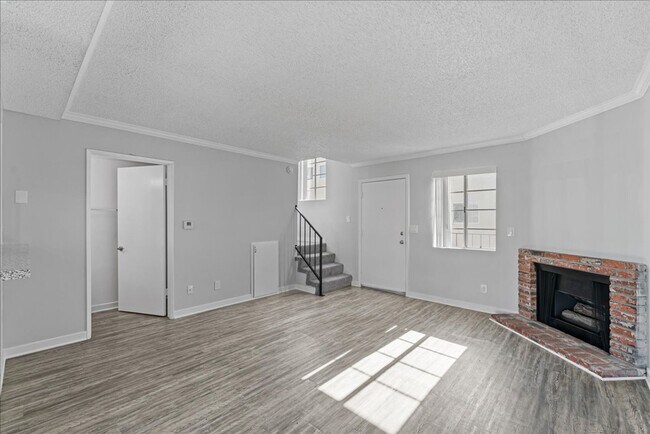 Building Photo - 18547 Saticoy St