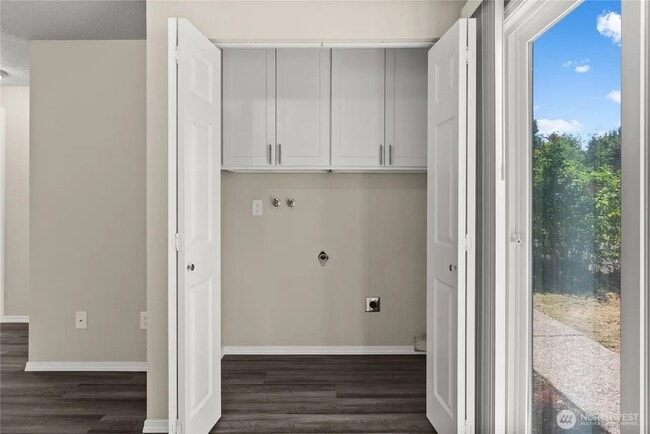 Building Photo - 502 Tullis St NE