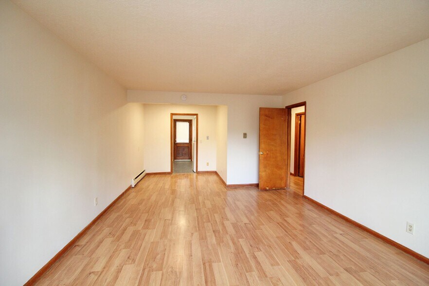 Building Photo - 3200-3236 SW Marigold St