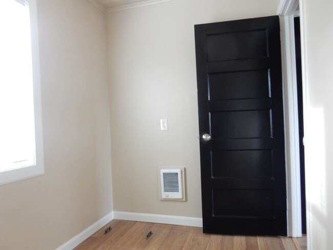 Building Photo - 1458 E Cleveland St