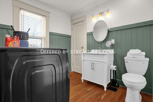 Building Photo - 397 Angelus St