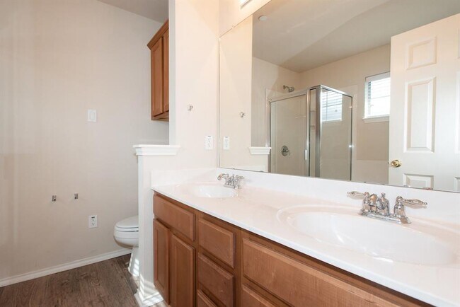 Building Photo - 9201 Brodie Ln