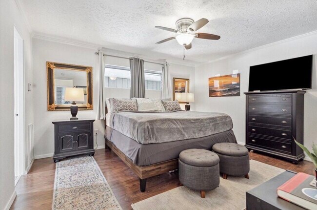 Building Photo - 3271 Sul Ross St