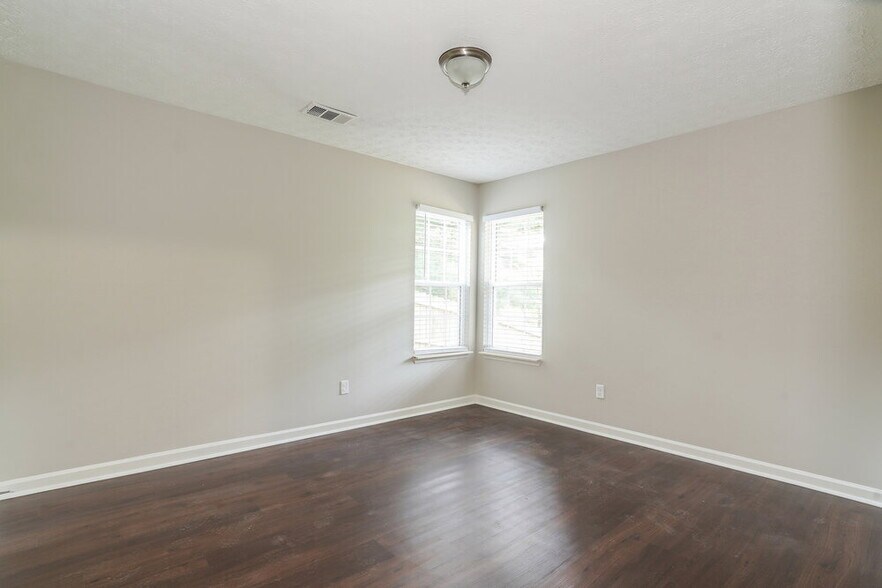 Building Photo - 1207 Cedarbend Dr