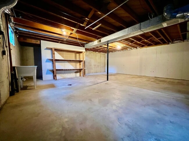 Building Photo - 7135 S Birch Way