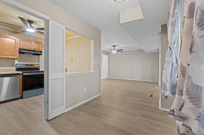 Building Photo - 211 Crocker Dr