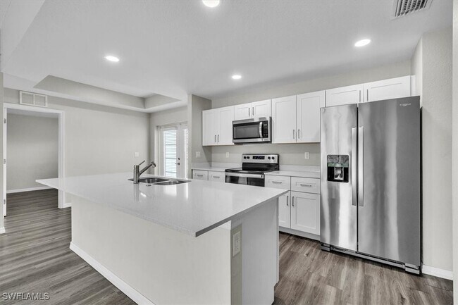 Building Photo - 412 NE 25th St