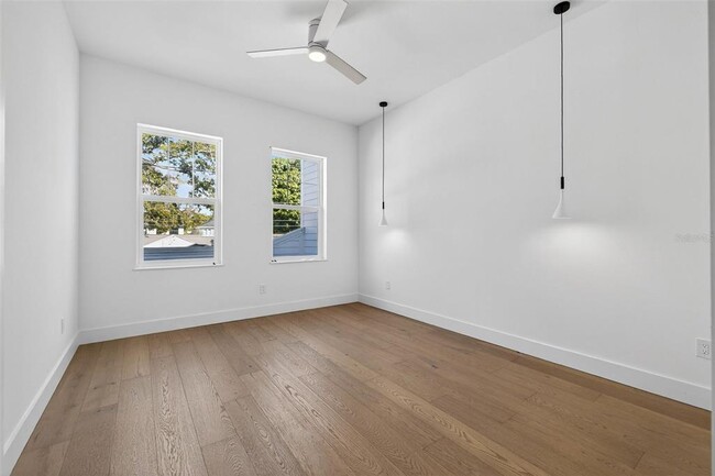 Building Photo - 611 24th Ave N