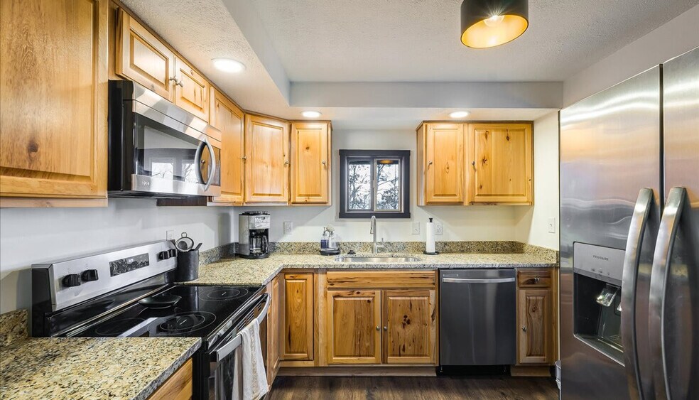 Building Photo - 20220 Wooded View Ln