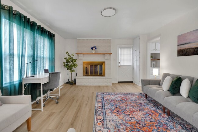 Building Photo - 812 E Olmstead Ave