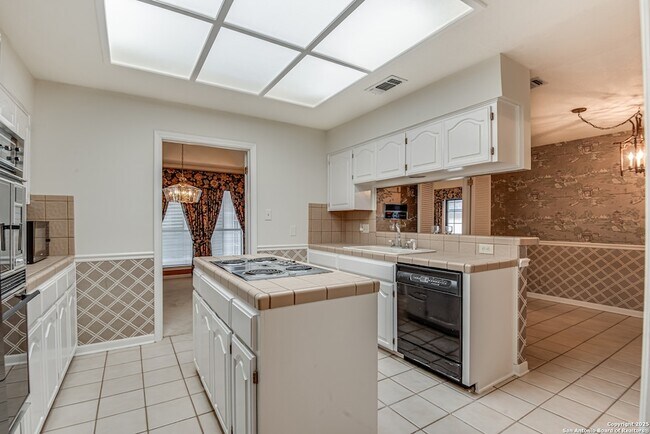 Building Photo - 14823 River Glen N