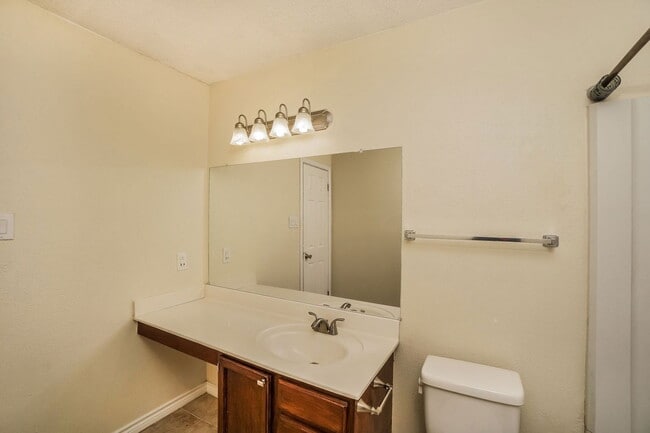 Building Photo - 10059 Birch Field Dr