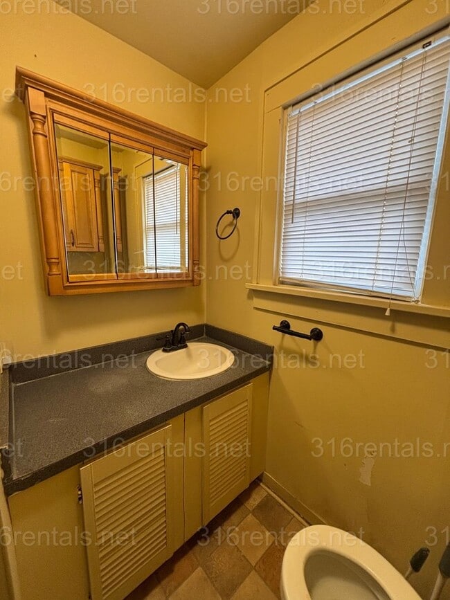 Building Photo - Two bed one bath available NOW!