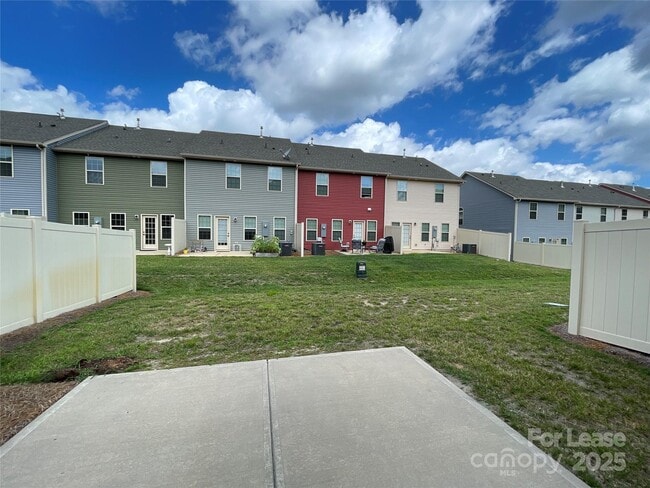 Building Photo - 11060 Discovery Dr NW