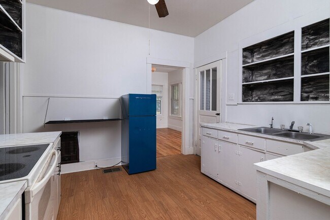 Building Photo - 108 Blount St